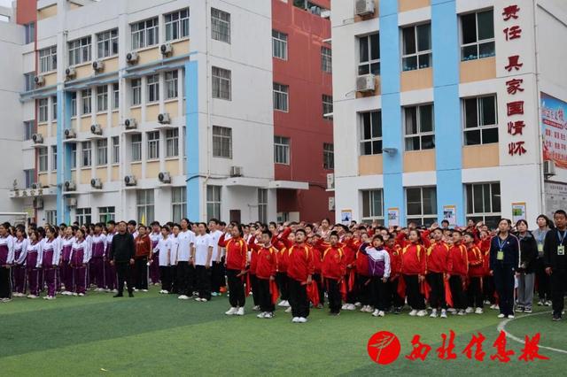 略阳略钢九年制学校2024年第二十届秋季田径运动会精彩开幕(图2)