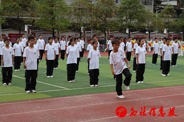 略阳略钢九年制学校2024年第二十届秋季田径运动会精彩开幕(图3)