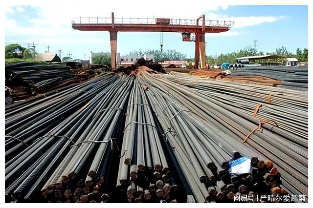 暴跌！中国钢铁价格骤降多家钢厂宣布停产释放一个重要信号(图8)