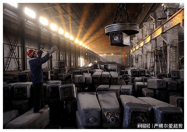 暴跌！中国钢铁价格骤降多家钢厂宣布停产释放一个重要信号(图6)