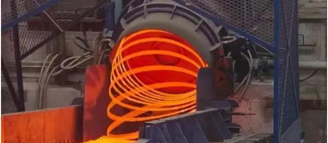 一降再降!中国钢铁迎来“至暗时刻”钢厂大规模停产预示什么(图1)