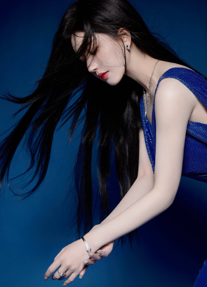 芳草萋萋免费观看钢铁影院V(图1)