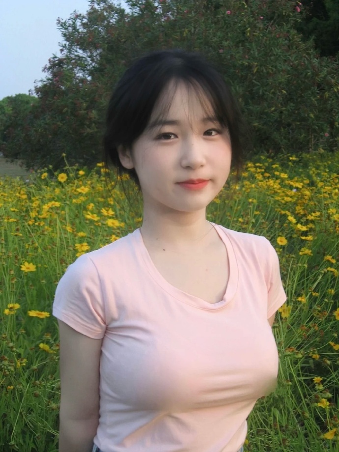 美女又爽又黄免费(图1)