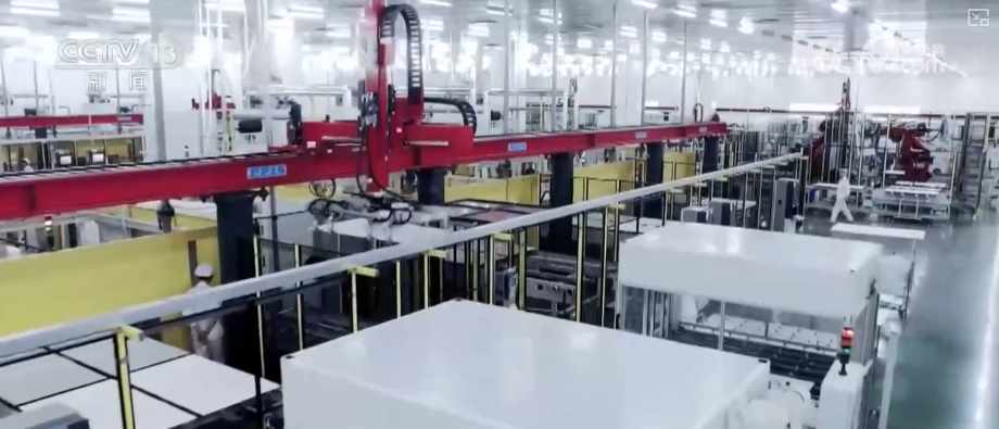 解锁“聪明”的“钢铁丛林”看全流程智能决策领航传统产业转型升级(图1)