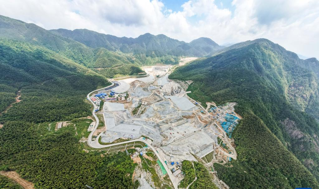 960吨“钢铁巨人”攻克难题水电八局以产改激活工匠力量(图1)