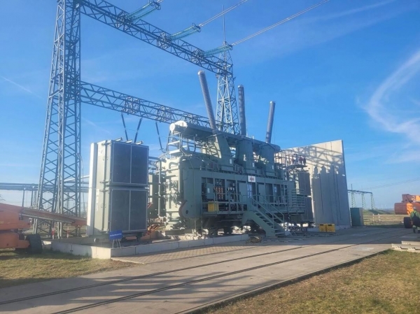 马斯克的预言成真！全球争抢的不是芯片是中国20万一台的变压器(图5)